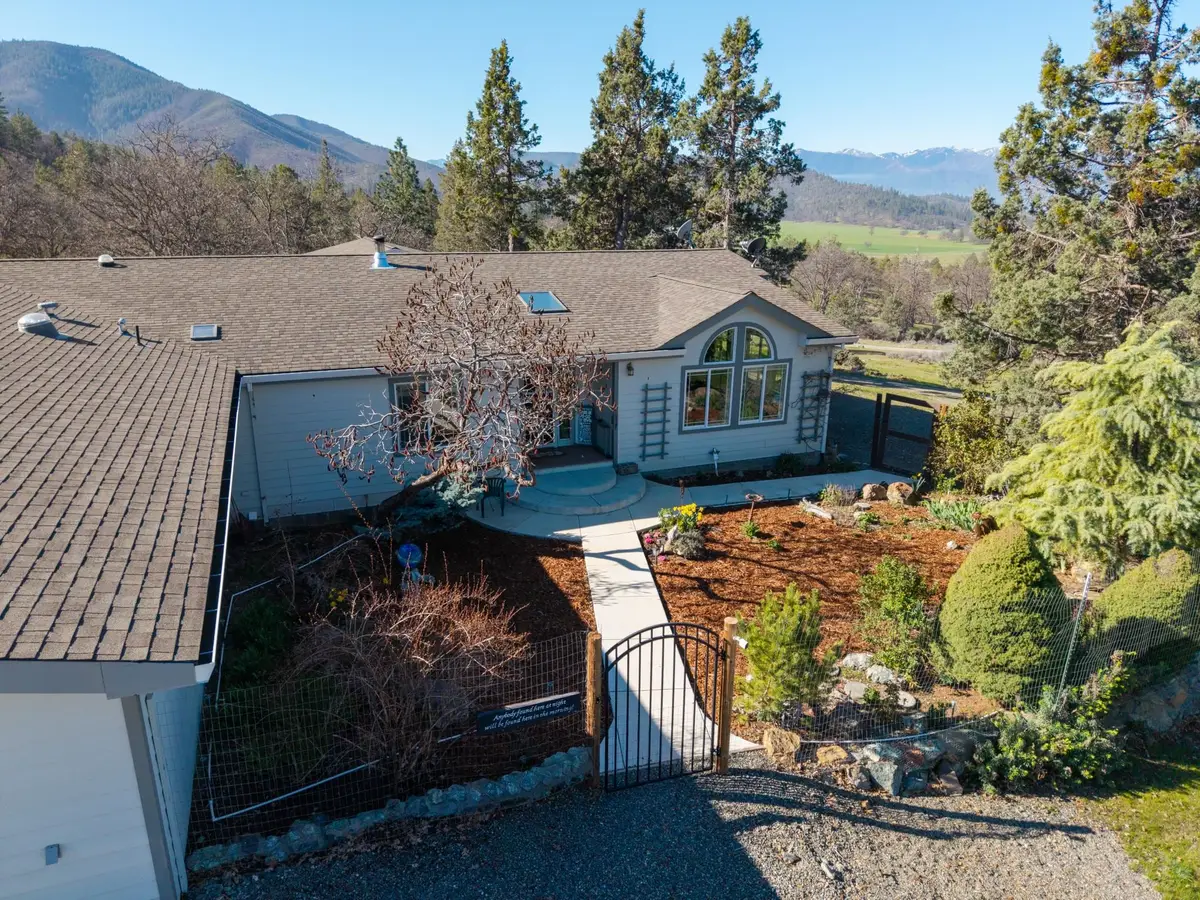 8719 & 8727 Far Away Place, Fort Jones, CA 96032 - #1