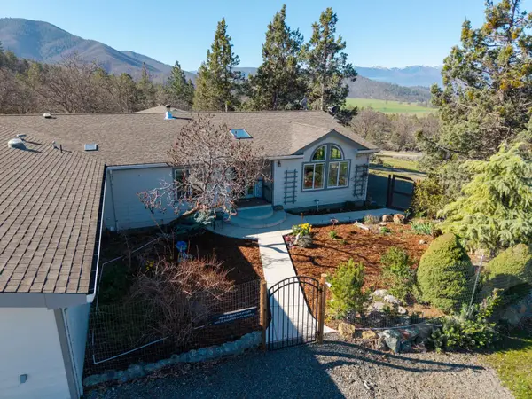 8719 & 8727 Far Away Place, Fort Jones, CA 96032