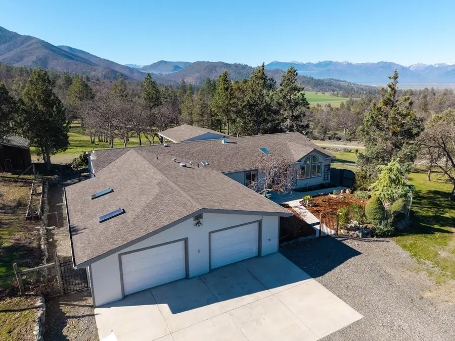 8719 & 8727 Far Away Place, Fort Jones, CA 96032 - #3