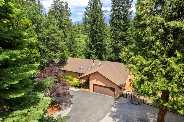 848 Mac Lane, Mt Shasta, CA 96067