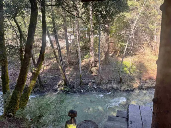 2.9 acres 1050 Road, Seiad Valley, CA 96086