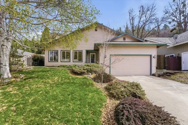 604 Meadow Ave, Mt Shasta, CA 96067