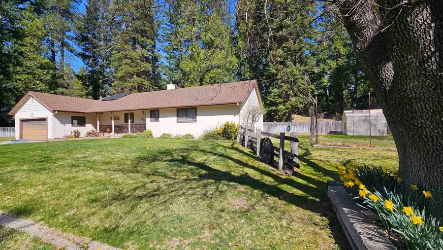 1221 Woodland Park Drive, Mount Shasta, CA 96067 - #2
