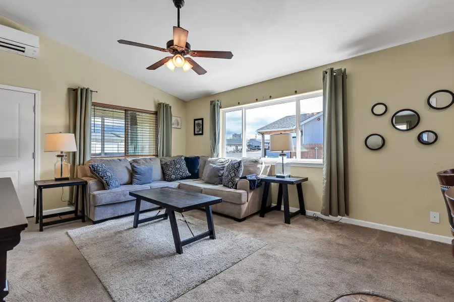 1566 Morris St, Weed, CA 96094 - #3