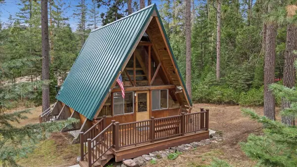 1846 Highland Dr, Mt Shasta, CA 96067