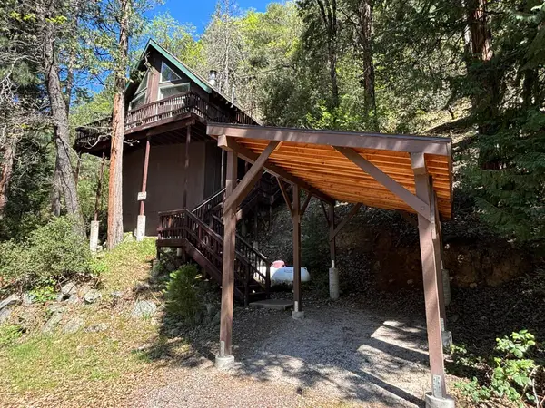 5186 River Ave, Dunsmuir, CA 96067