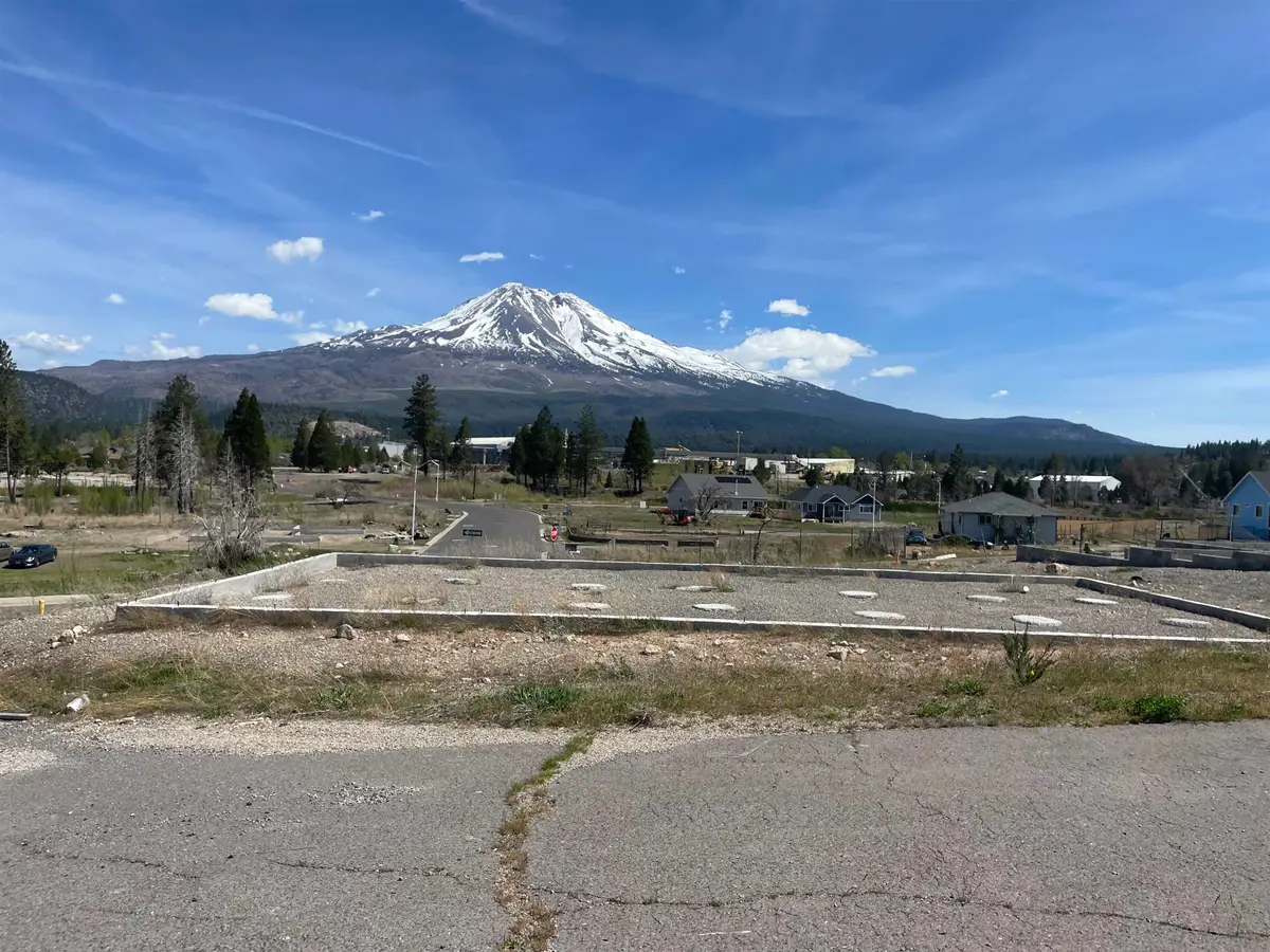 444 E Lincoln Ave, Weed, CA 96094 - #1