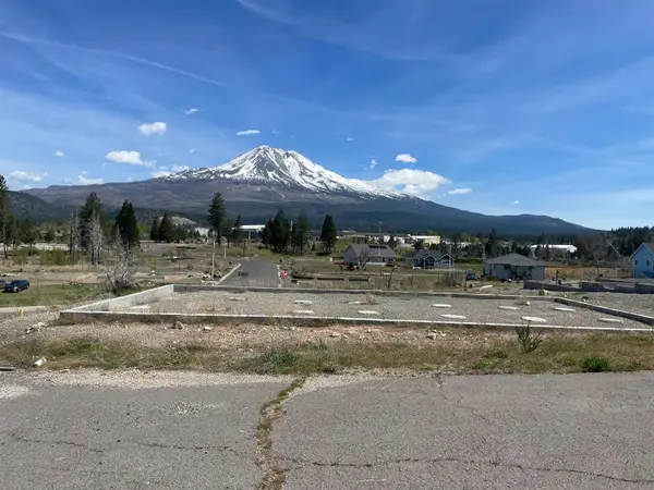 444 E Lincoln Ave, Weed, CA 96094