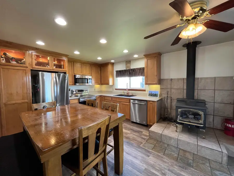 140 N 5th St, Montague, CA 96064 - #2