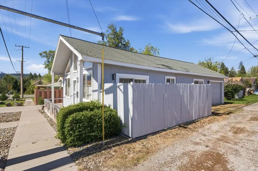 310 W Jessie St, Mount Shasta, CA 96067 - #3