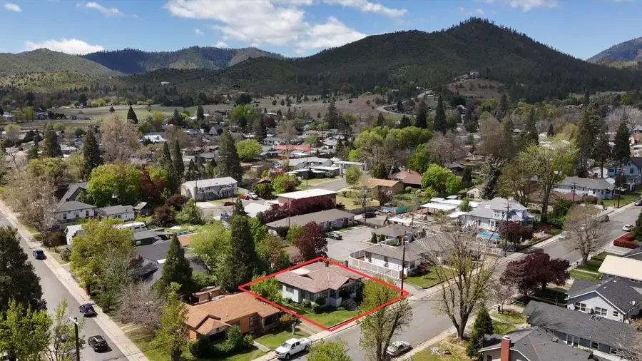 609 Lane St., Yreka, CA 96097 - #2