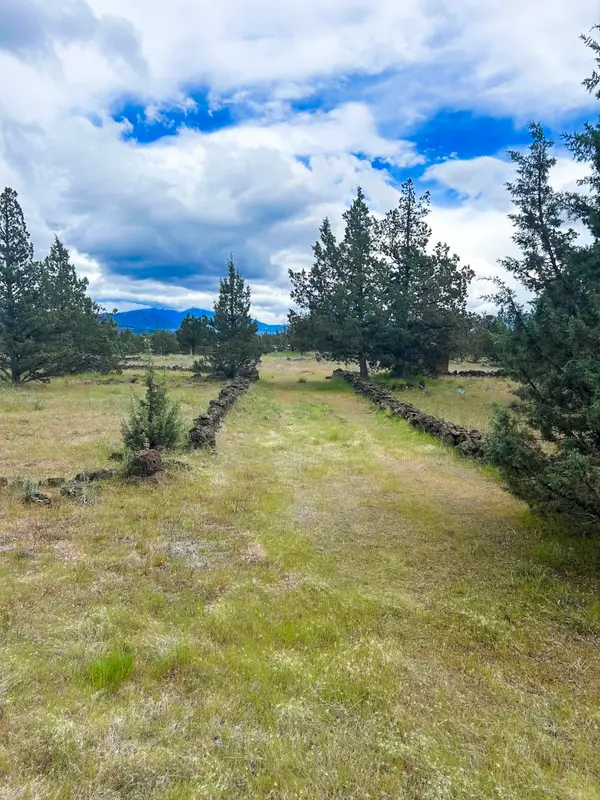 5622 Jade Ave, Montague, CA 96064