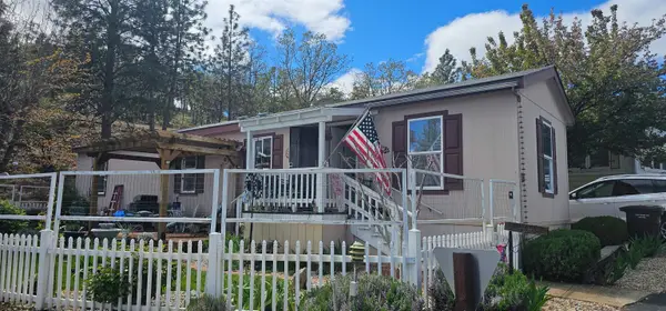 400 Hiram Page Rd, Yreka, CA 96097