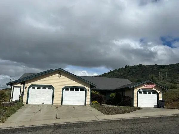 856-858-860 Sierra Vista Drive, Yreka, CA 96097