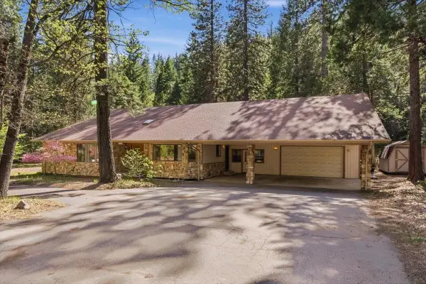 2121 Tanager Lane, Mt Shasta, CA 96067