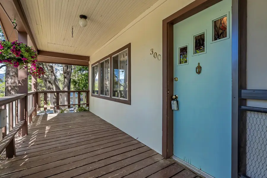 300 Orem, Mount Shasta, CA 96067 - #2