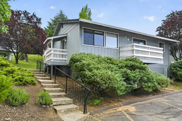 801 Sierra Vista Way Apt 44, Yreka, CA 96097