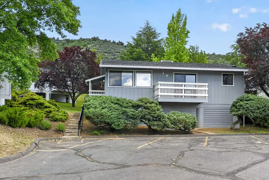 801 Sierra Vista Way Apt 44, Yreka, CA 96097 - #2