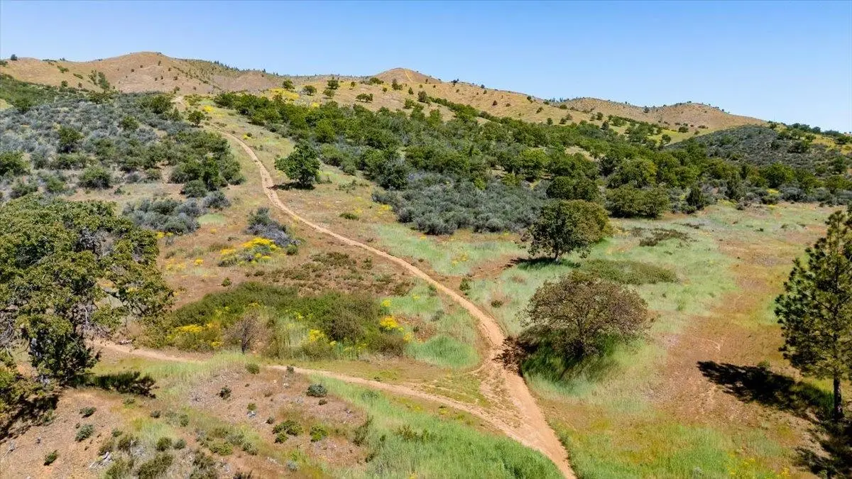 18 Acres Terrace Dr, Yreka, CA 96097 - #1
