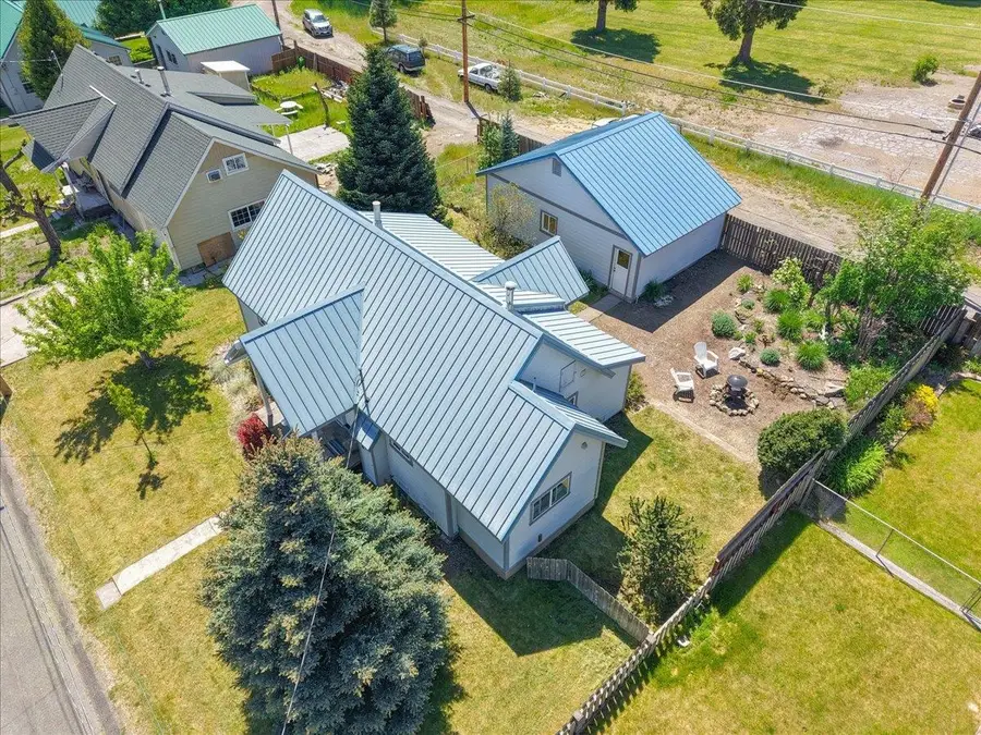 417 Broadway Ave, McCloud, CA 96057 - #2