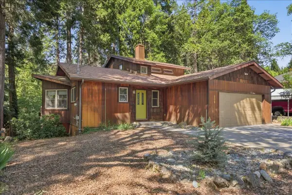 306 Gaudenzio, Mt Shasta, CA 96067