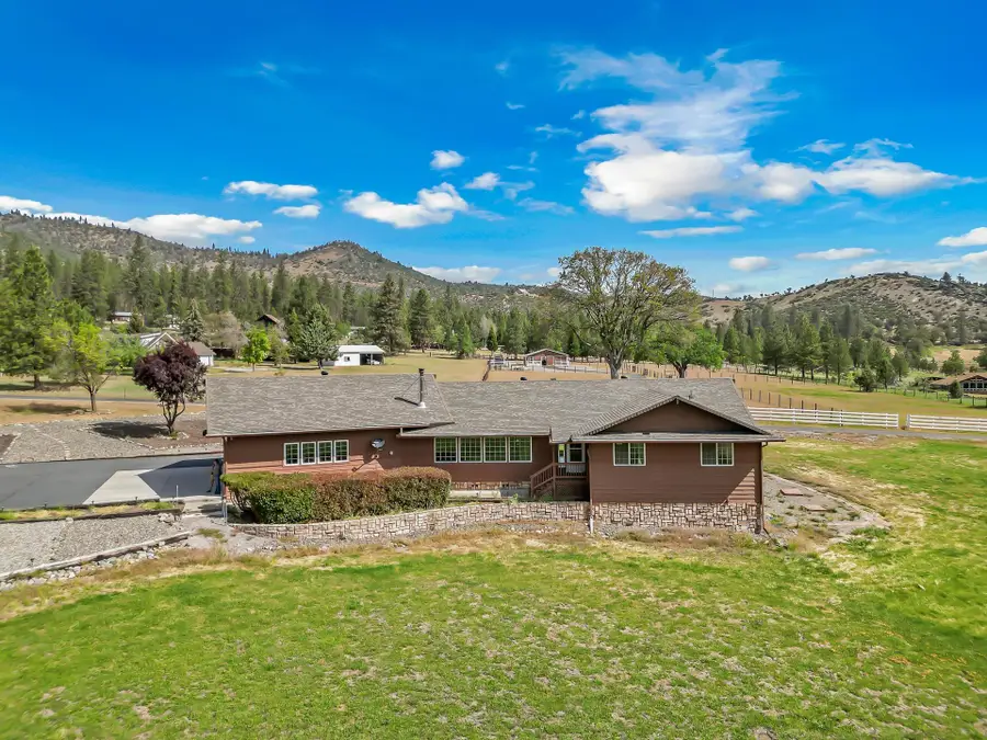 2624 Eastman Lane, Yreka, CA 96097 - #2