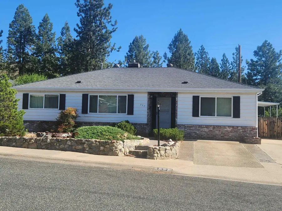 732 Pioneer, Yreka, CA 96097 - #2