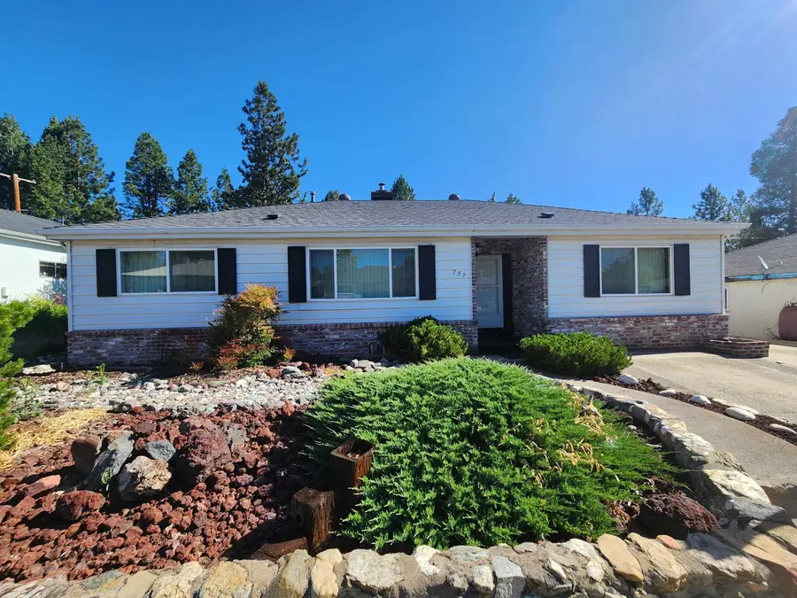 732 Pioneer, Yreka, CA 96097 - #3