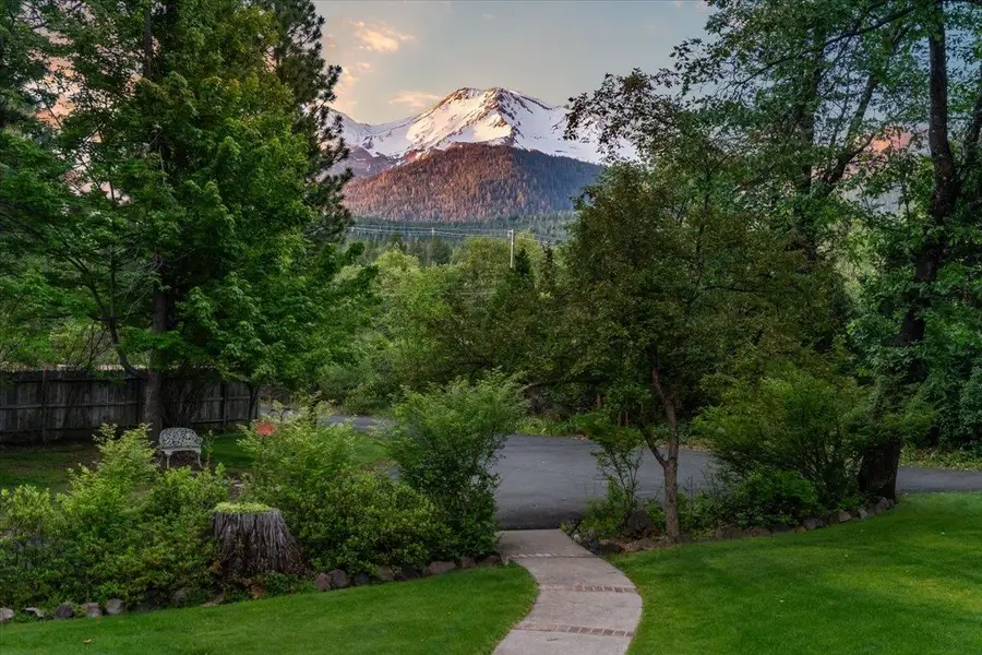 821 Rockfellow Drive, Mount Shasta, CA 96067 - #2