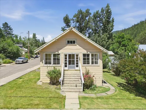 4119 Grover St, Dunsmuir, CA 96025