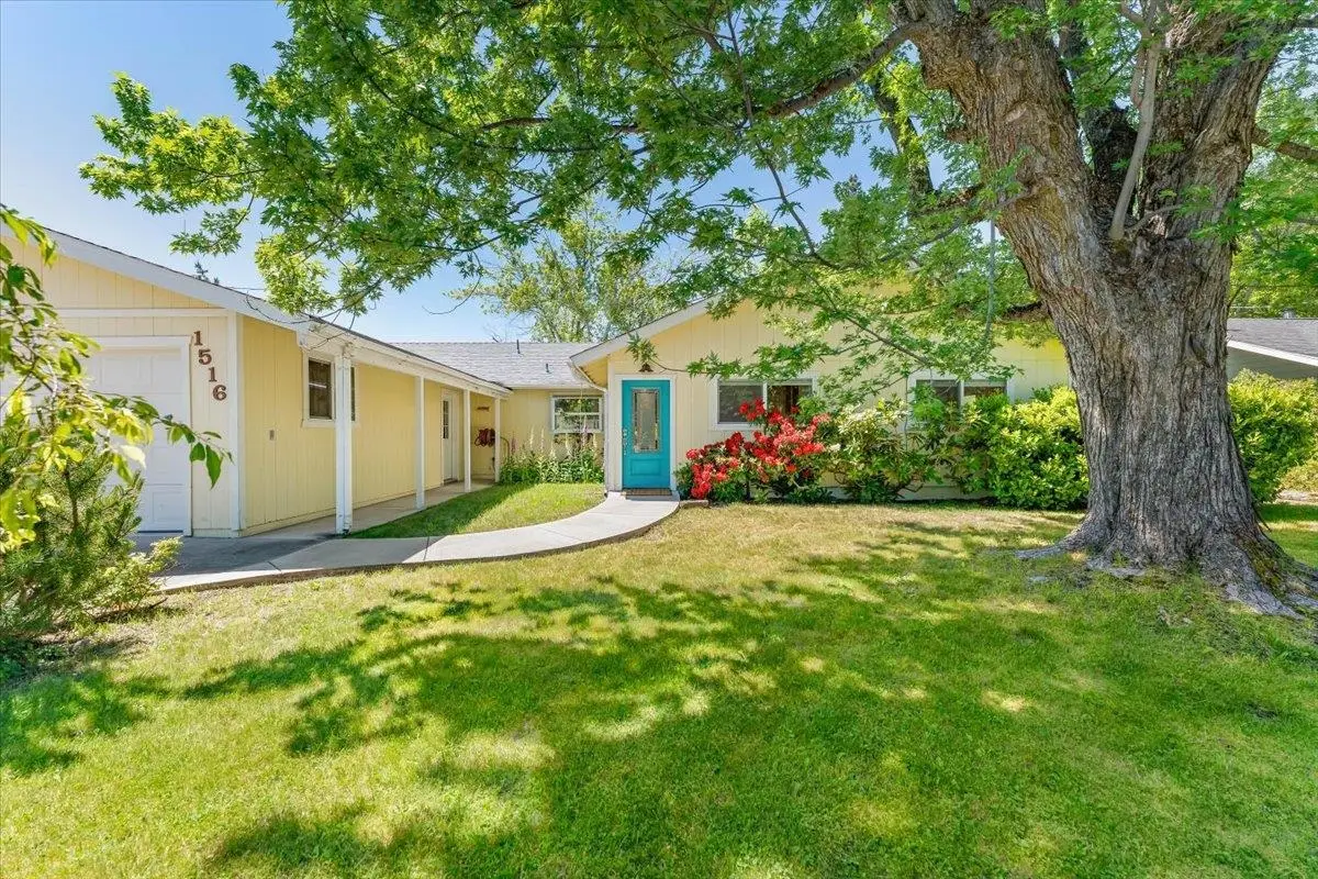 1516 Frederick Street, Mount Shasta, CA 96067 - #1
