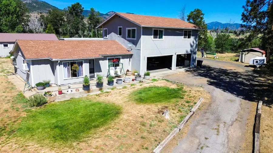 565 Main St, Hornbrook, CA 96044 - #2