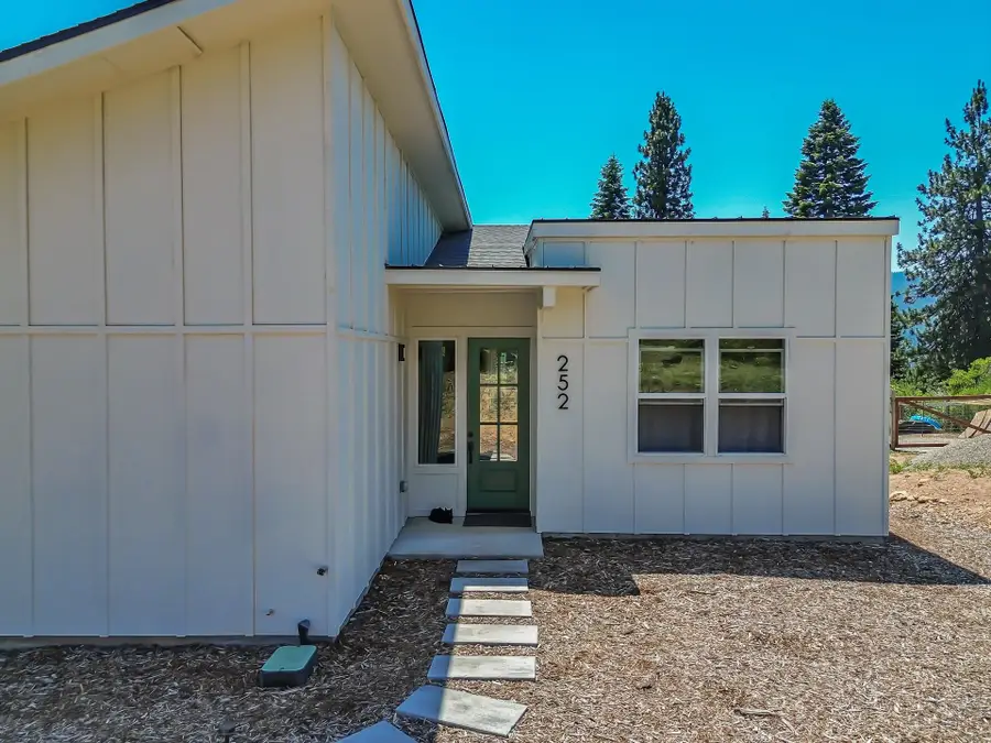 252 Twin View Ct, Mount Shasta, CA 96067 - #3