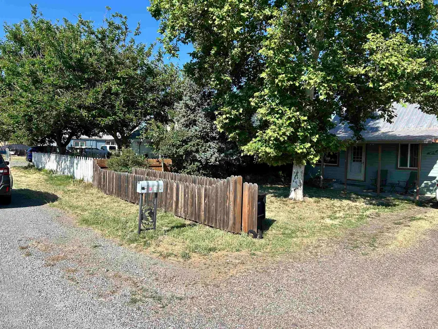 450 South 9th St, Montague, CA 96064 - #2