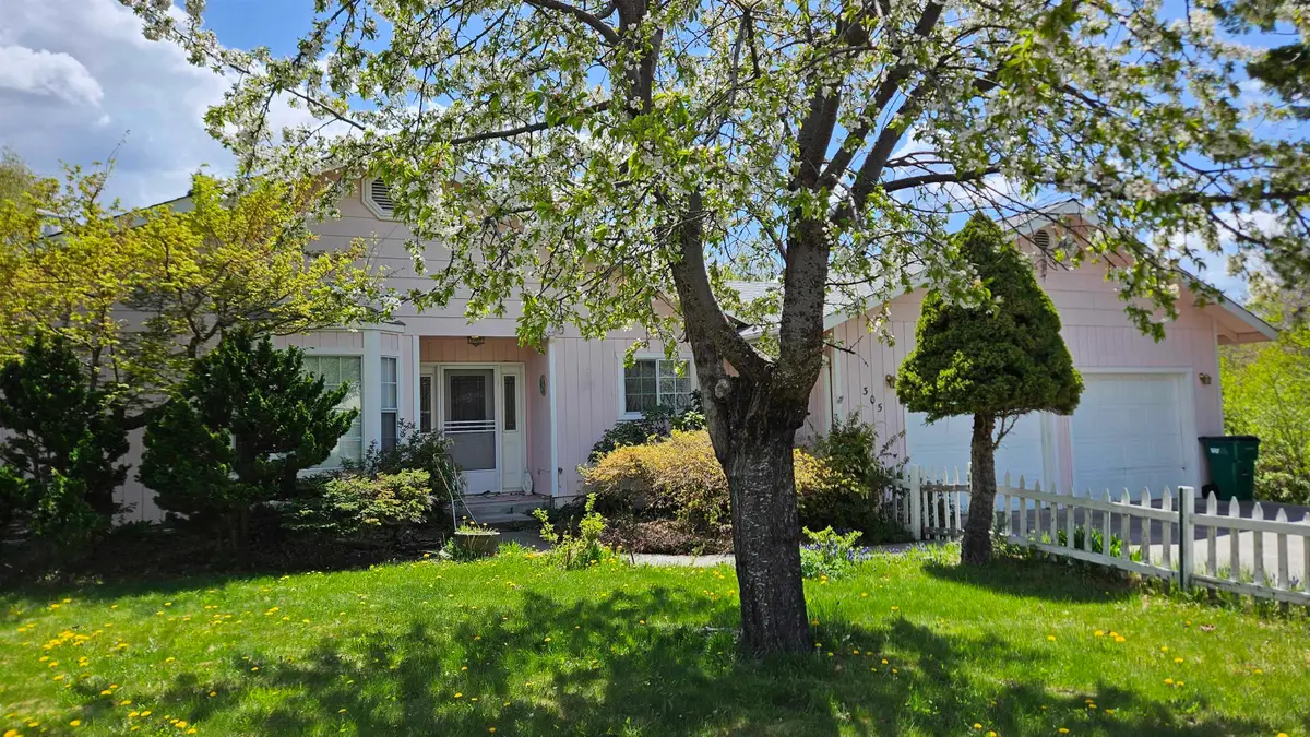 305 E Jessie Street, Mount Shasta, CA 96067 - #1