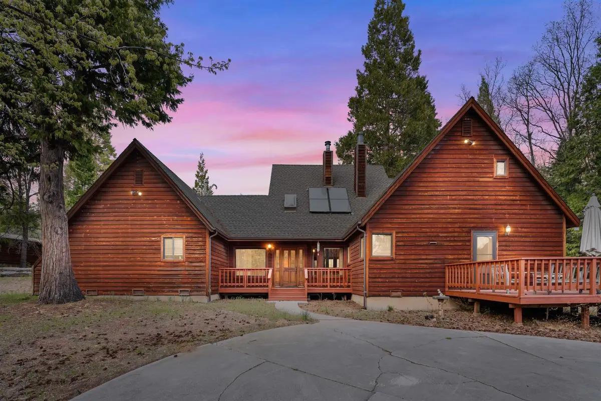 1517 Eddy Dr., Mount Shasta, CA 96067 - #1