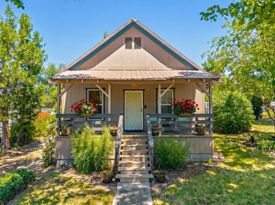 109 W Inez, Weed, CA 96094 - #2