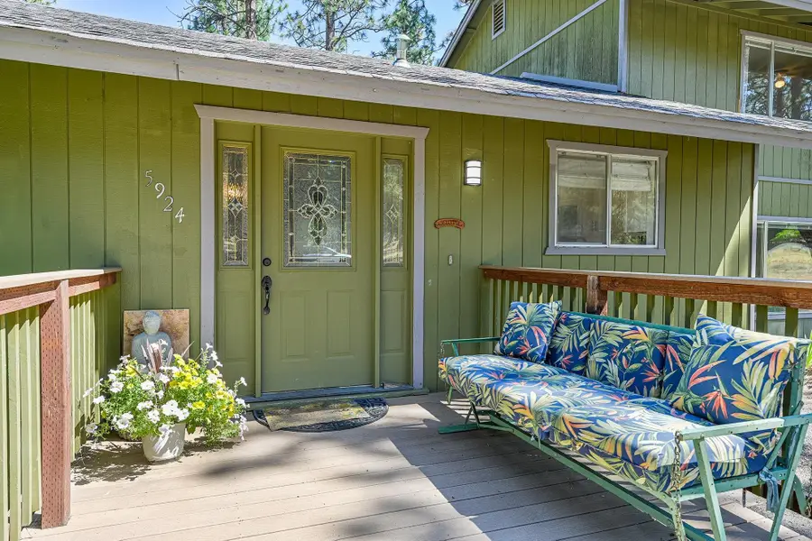 5924 Hogan Dr, Weed, CA 96094 - #2