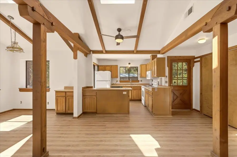 3137 Summit Dr, Mount Shasta, CA 96067 - #3