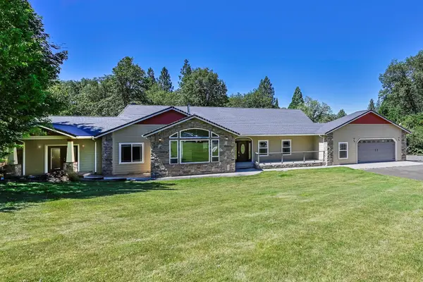 537 N Adams Dr, Mt Shasta, CA 96067