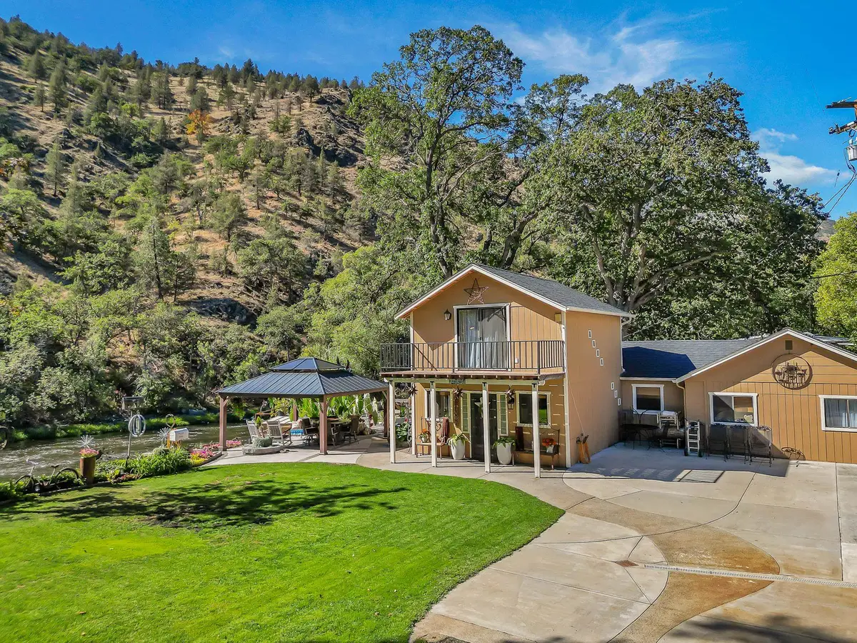 2032 Hwy 96, Yreka, CA 96097 - #1