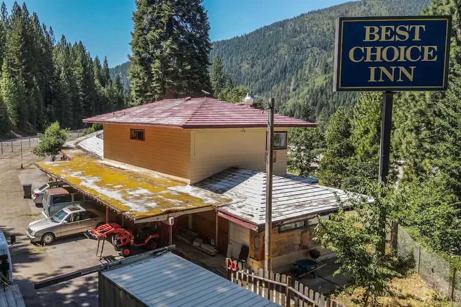 4221 Siskiyou Ave., Dunsmuir, CA 96025 - #3