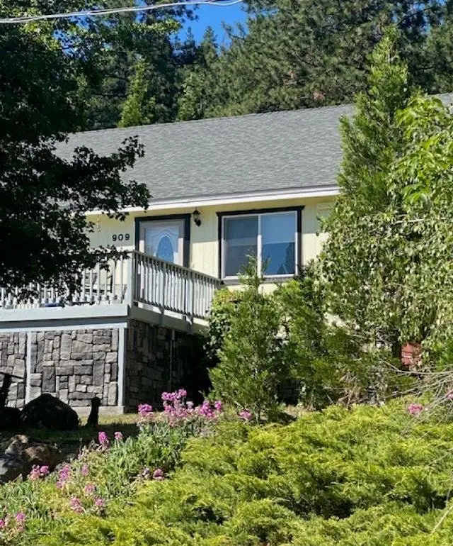 909 S weed Blvd.,, Weed, CA 96094 - #2