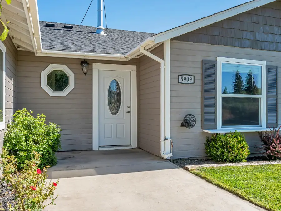 5909 Prarie Dog Ct, Weed, CA 96094 - #2