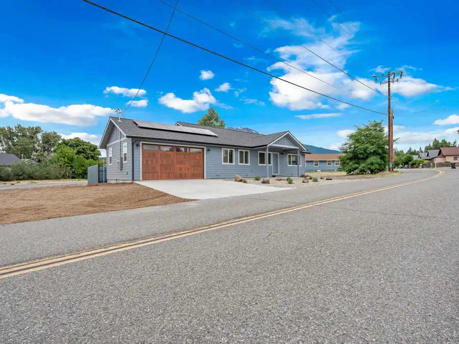 514 Shasta Avenue, Weed, CA 96094 - #2