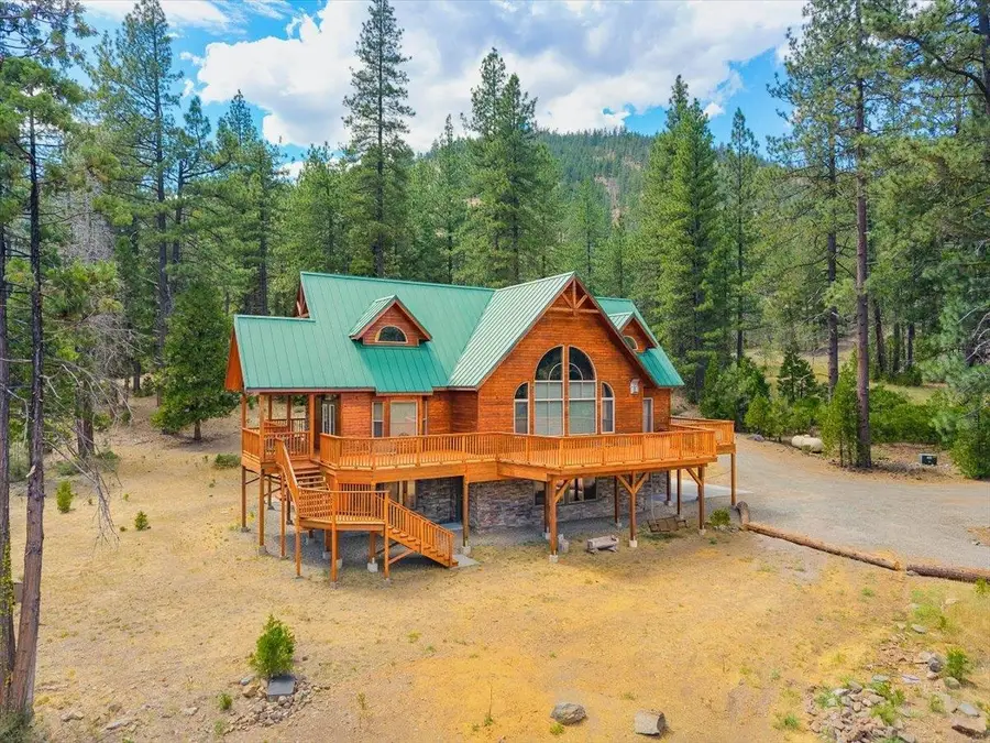 3914 Eddy Creek Rd., Weed, CA 96094 - #3
