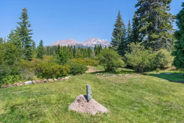 4310 Everitt Memorial Hwy, Mt Shasta, CA 96067