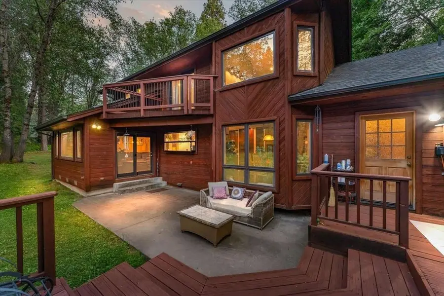 307 N Adams Dr, Mount Shasta, CA 96067 - #2