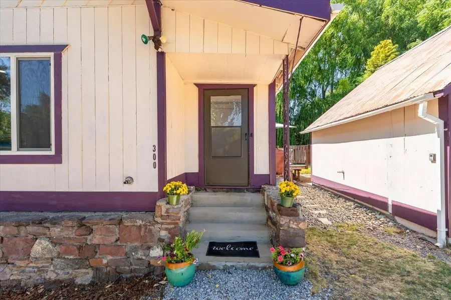 300 E Jessie Street, Mount Shasta, CA 96067 - #3