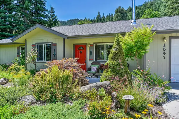 1647 Davis Place Rd, Mt Shasta, CA 96067